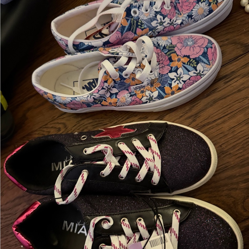 Vans wmn sz 5,MIA Kids Black and Pink Glitter Star Sneakers 5 Both new w tags